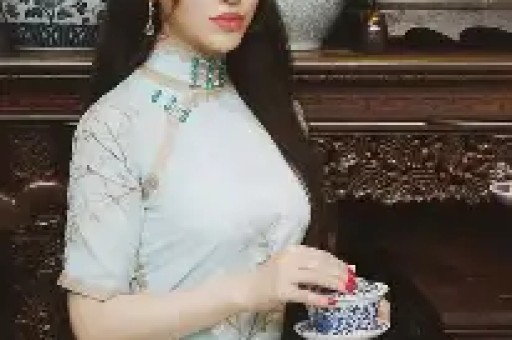 炸裂！司晓迪凌晨甩黑色吊带美照评论区从吃瓜到吐槽吵翻了天