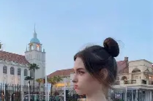 一天3大瓜！带着女儿偷腥、偷税漏税、滞留迪拜件件荒唐可笑